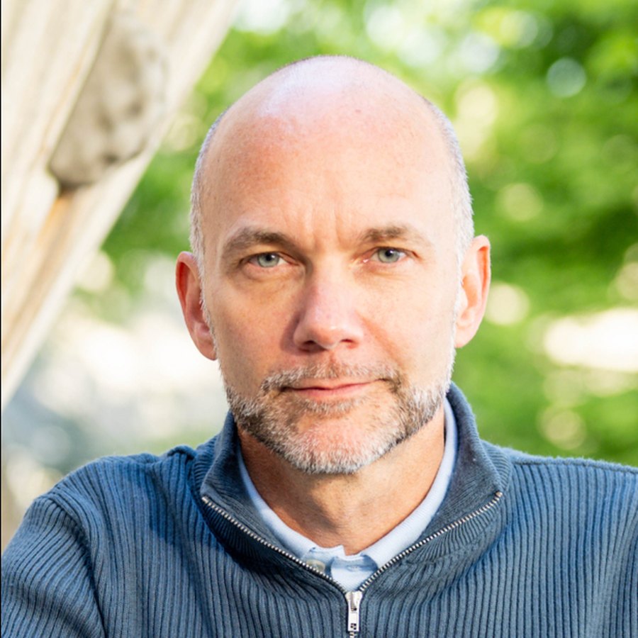 Martin Stiffel im Gespräch, Porträt im Freien